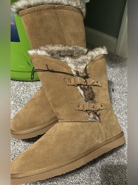 BearPaw Women's Tan Faux-Fur Winter Boots